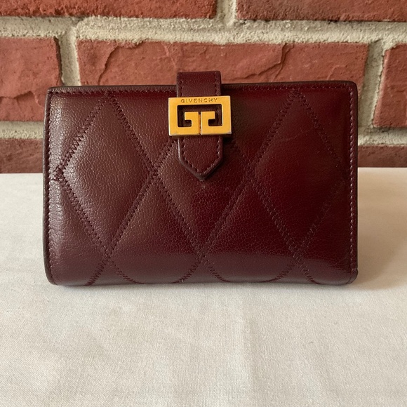 •Givenchy Paris Quilted Leather Bifold Snap Logo Wallet Vintage - Picture 1 of 16
